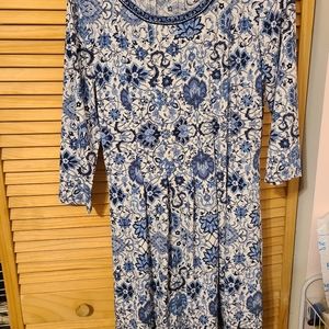 Blue white floral pattern 3/4 sleeve dress large